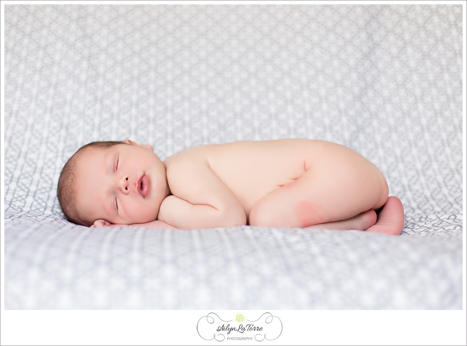Tampa Newborn Photographer | © Ailyn La Torre Photography 2014