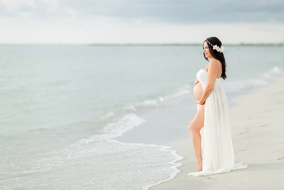 Tampa Maternity Photographer | © Photos by Ailyn La Torre Photography 2015