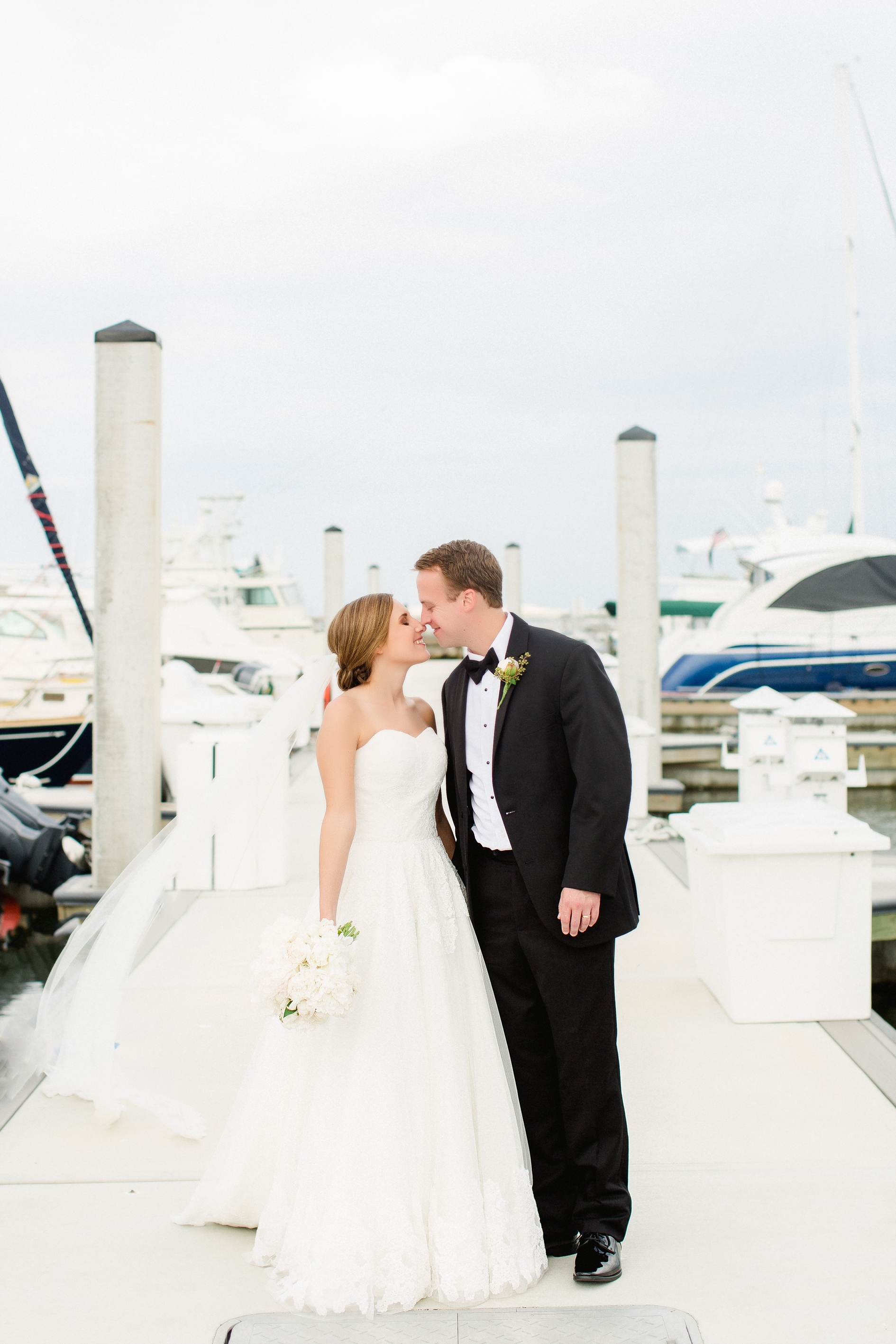 Tampa Yacht Club Wedding | © Ailyn La Torre Photography 2017