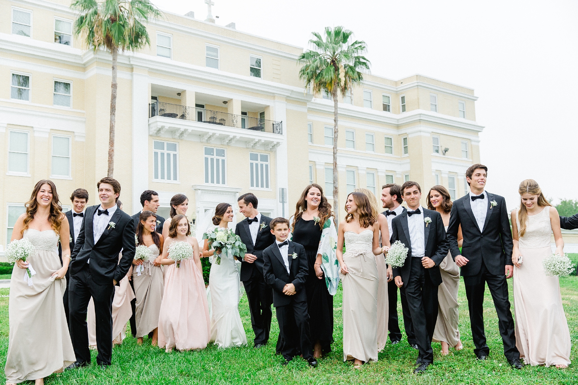 Photo Recipe | Large Bridal Parties | © Ailyn La Torre Photography 2017