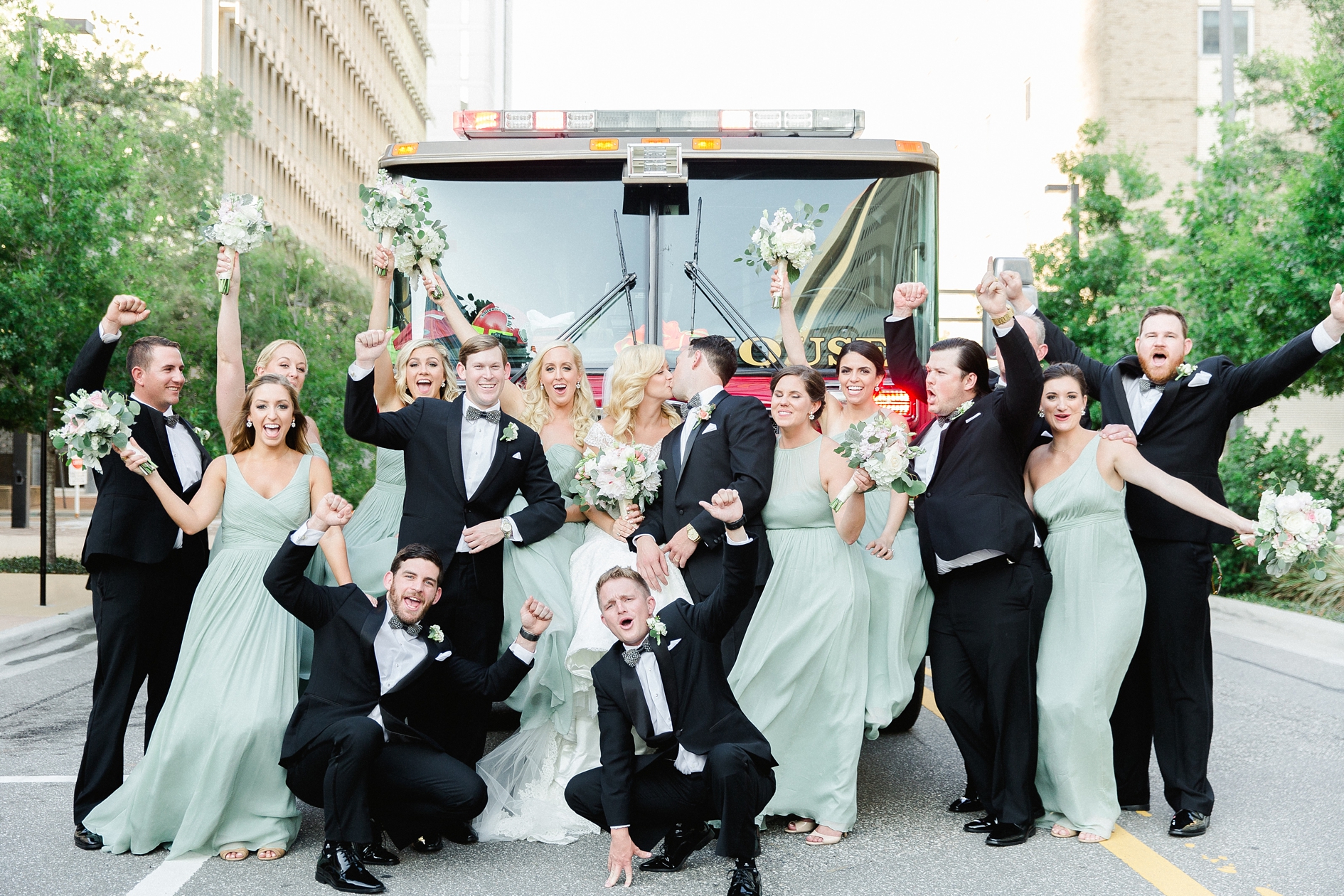 Photo Recipe | Large Bridal Parties | © Ailyn La Torre Photography 2017