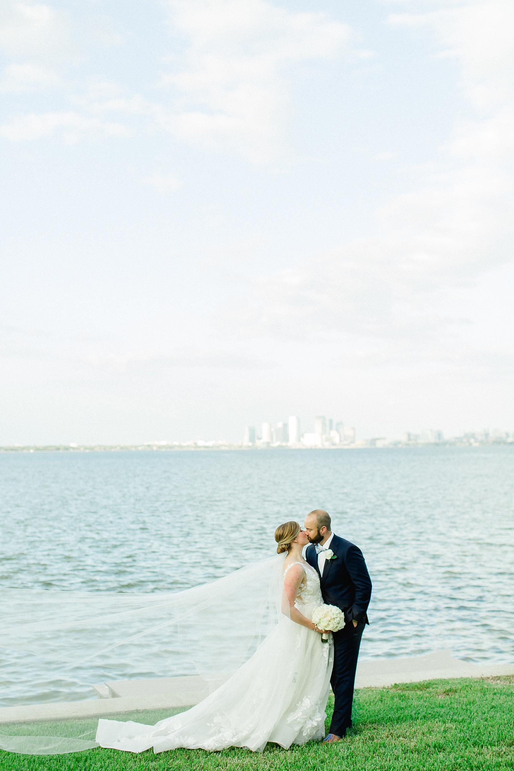 Tampa Yacht Club Wedding | © Ailyn La Torre Photography 2020